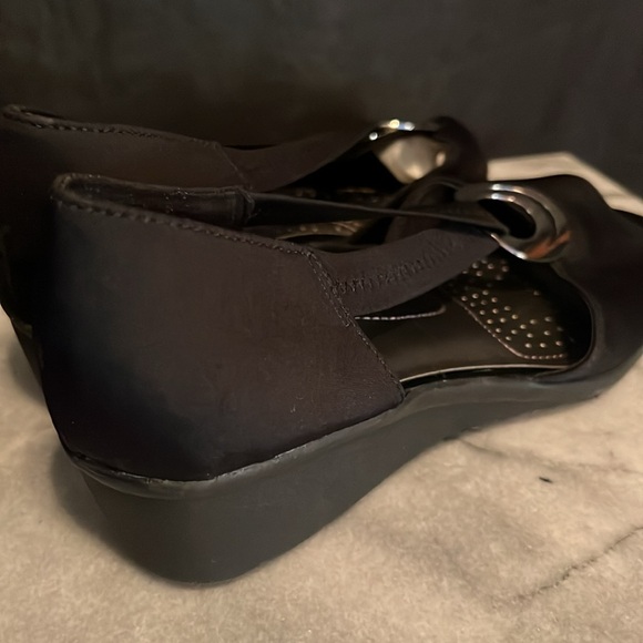 DexFlex Comfort Circle Open Toe Wedge - Picture 4 of 16